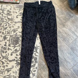 Lulu lemon joggers that are black, a size 6, and are a crushed velvet.